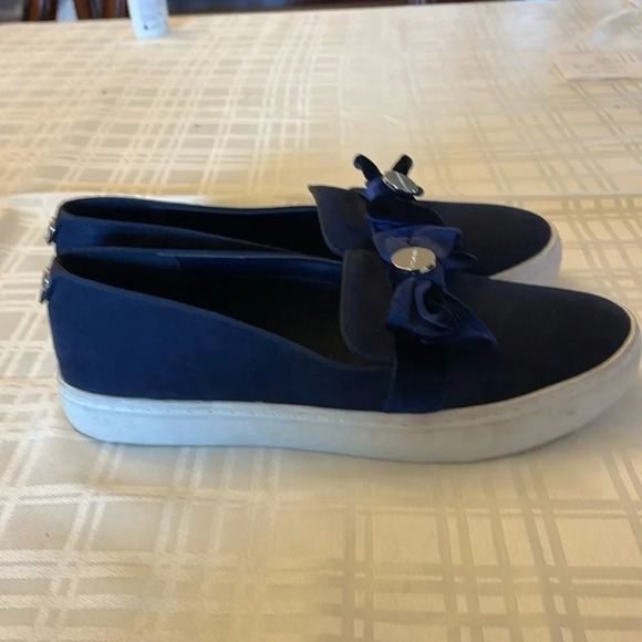 Liz Claiborne Weaver Navy Suede Velvet Bow Slip On Sneaker Loafers - Picture 1 of 13